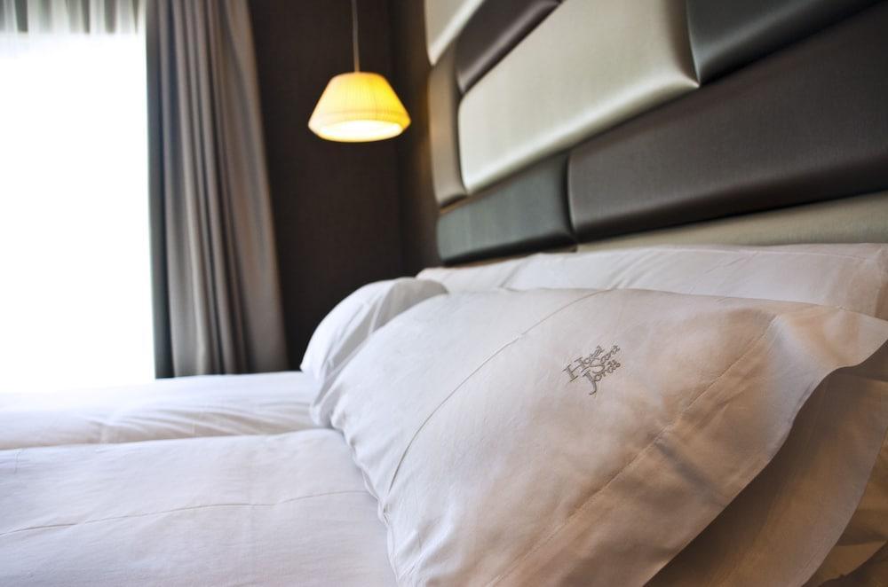 Sant Jordi Boutique Hotel 칼레라 외부 사진 A pillow