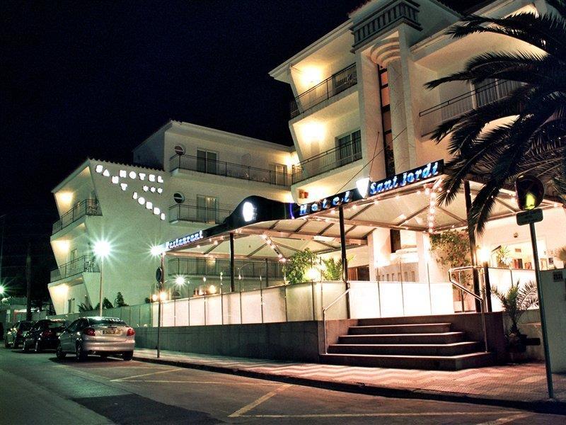 Sant Jordi Boutique Hotel 칼레라 외부 사진 The hotel at night