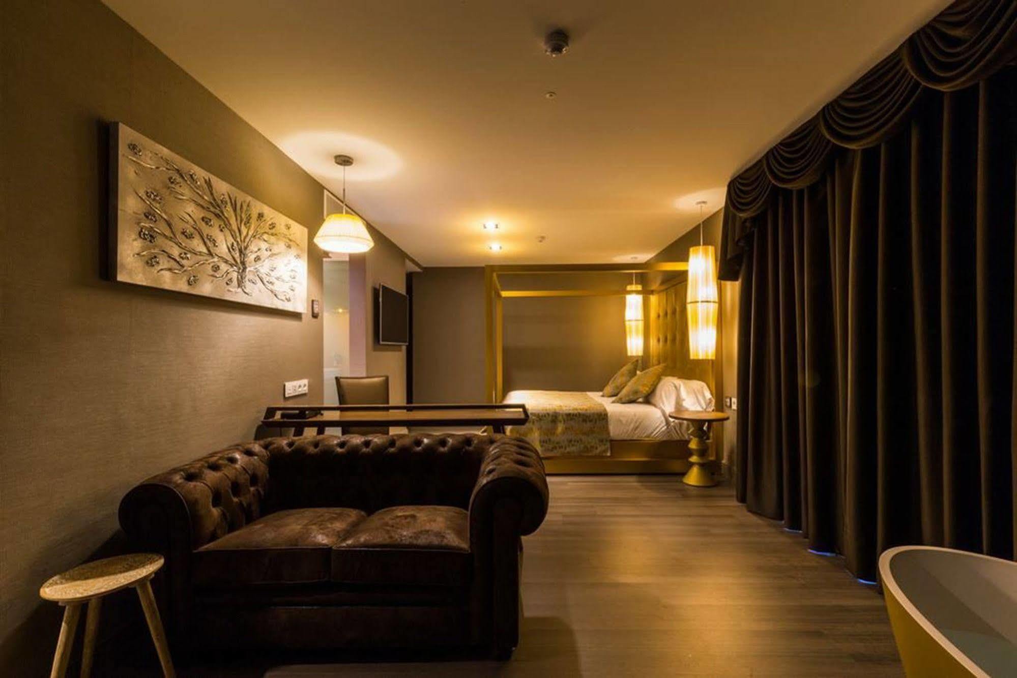 Sant Jordi Boutique Hotel 칼레라 외부 사진 A room at the hotel